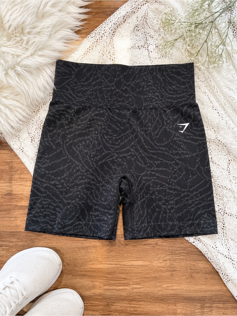 Gymshark Adapt Animal Seamless Shorts in Black/ charcoal Sz small (w)